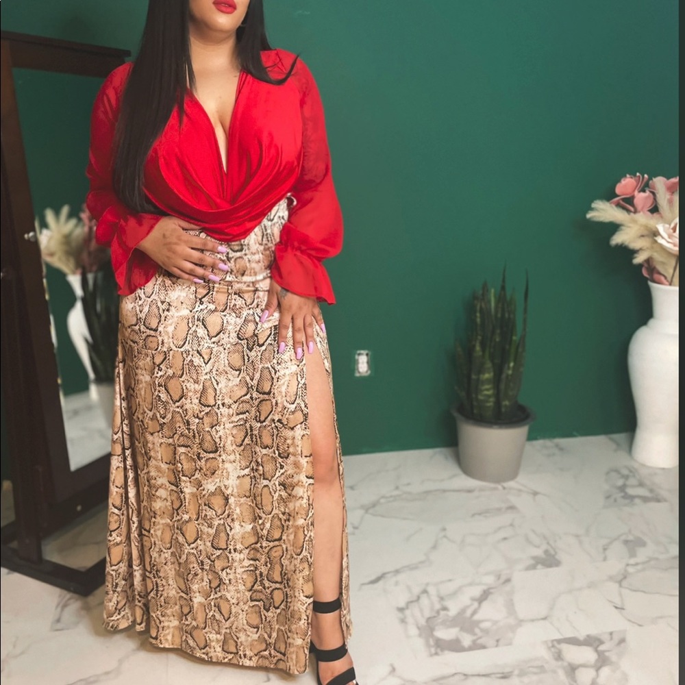 Floor length maxi skirt with split.